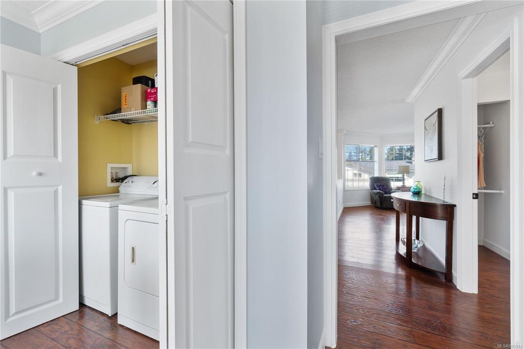 listing image 16041435078625689233