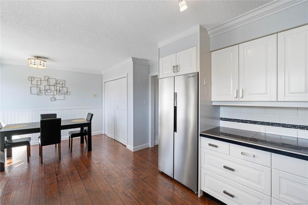 listing image 16049620398027350515