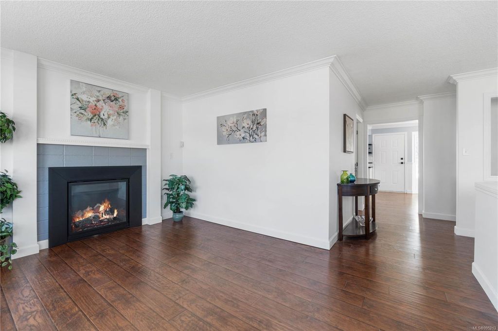 listing image 16046446941417965170