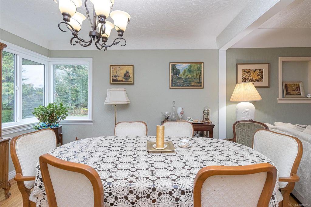 listing image 16048175909977429348