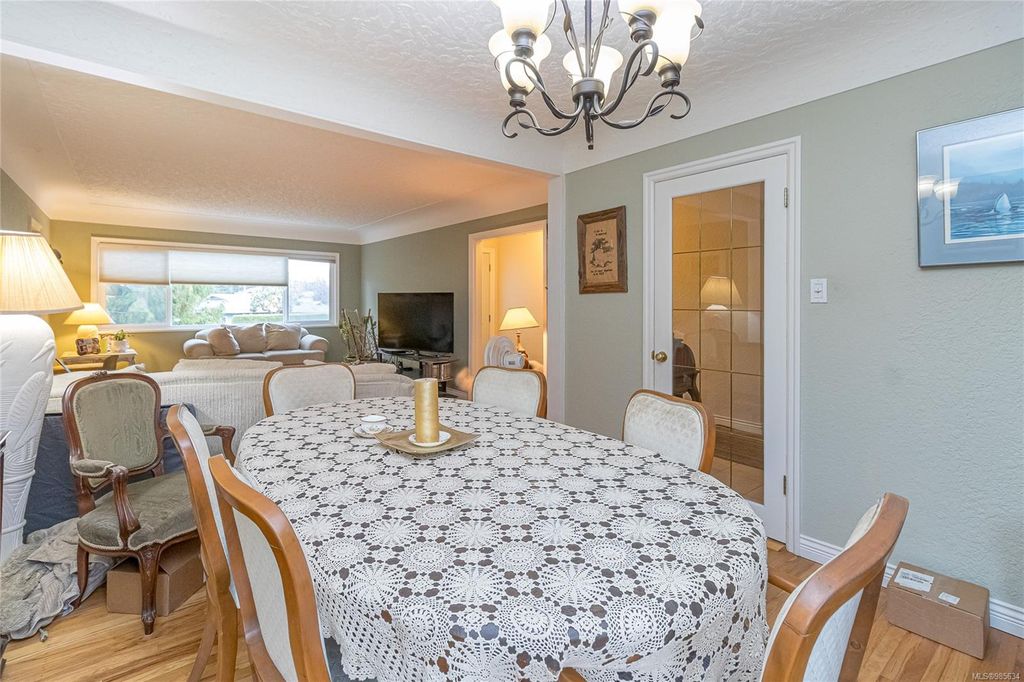 listing image 16047406251925286248