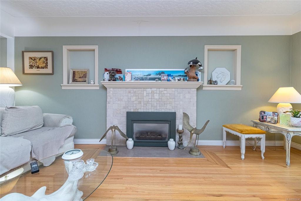 listing image 16042814710093446975