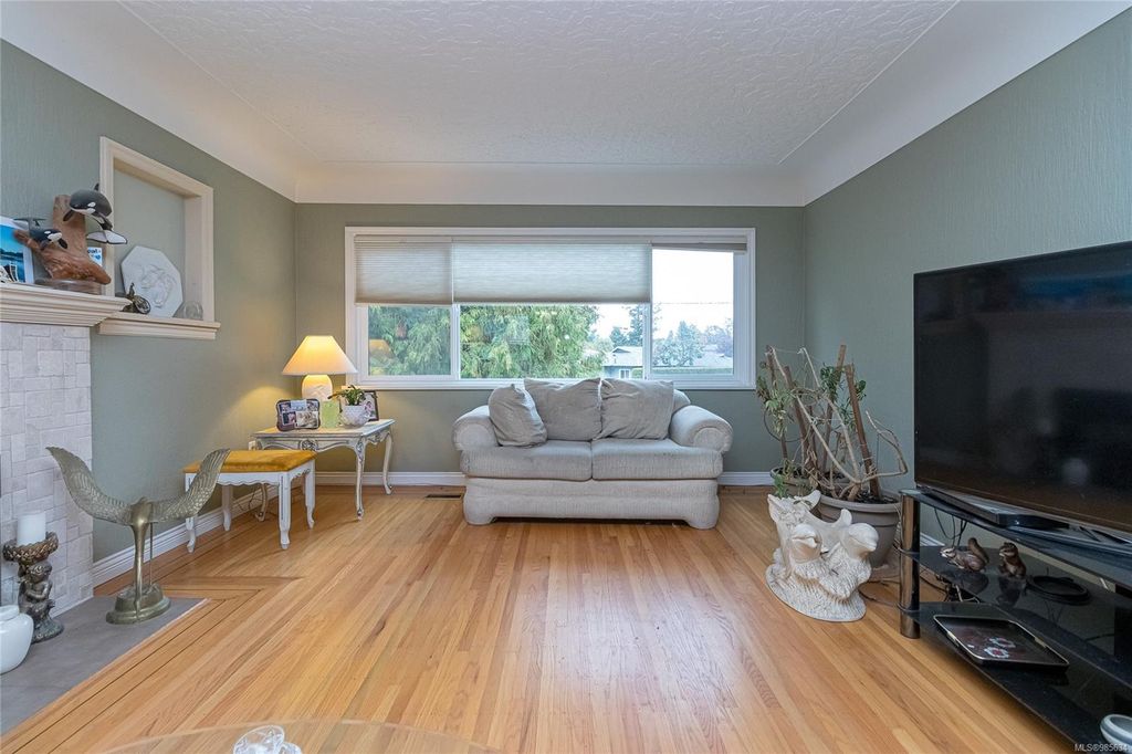 listing image 16045245358985417476