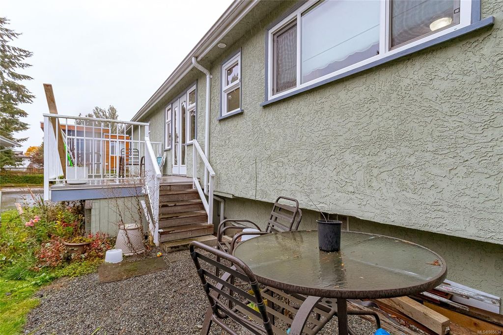 listing image 16048365194071377500