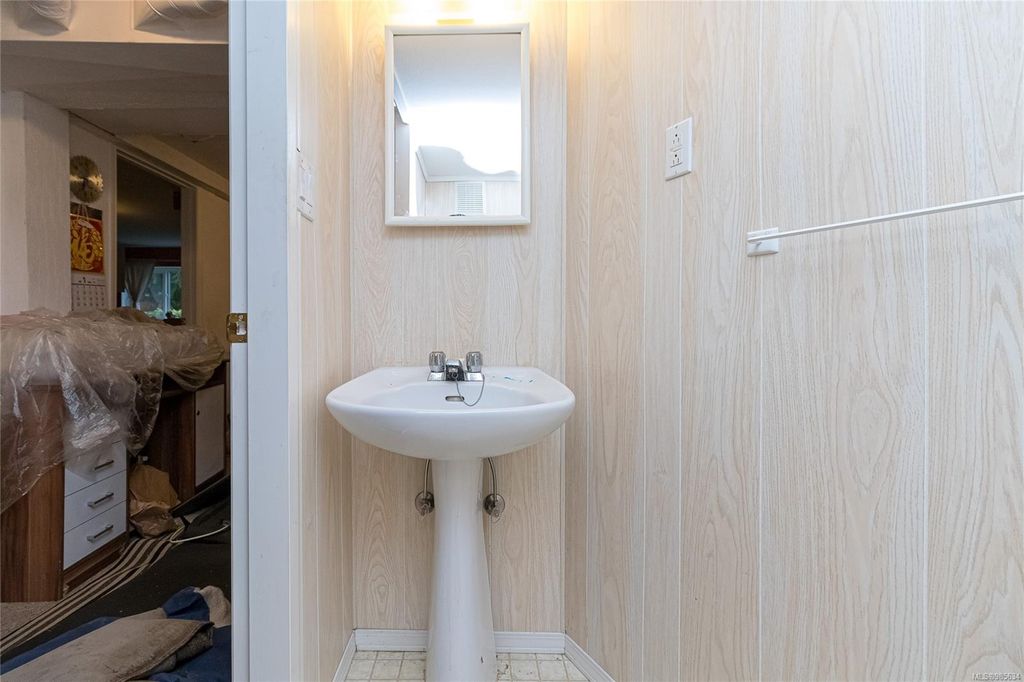 listing image 16044524263666947667
