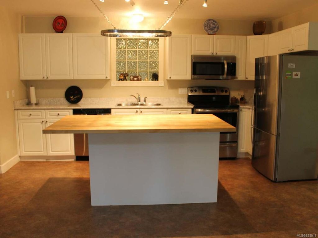 listing image 16042819398202