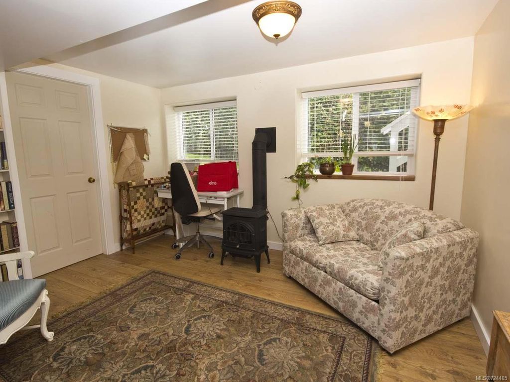 listing image 16047632000997394496