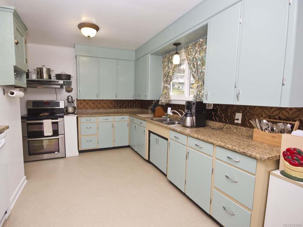listing image 16049330558287560575