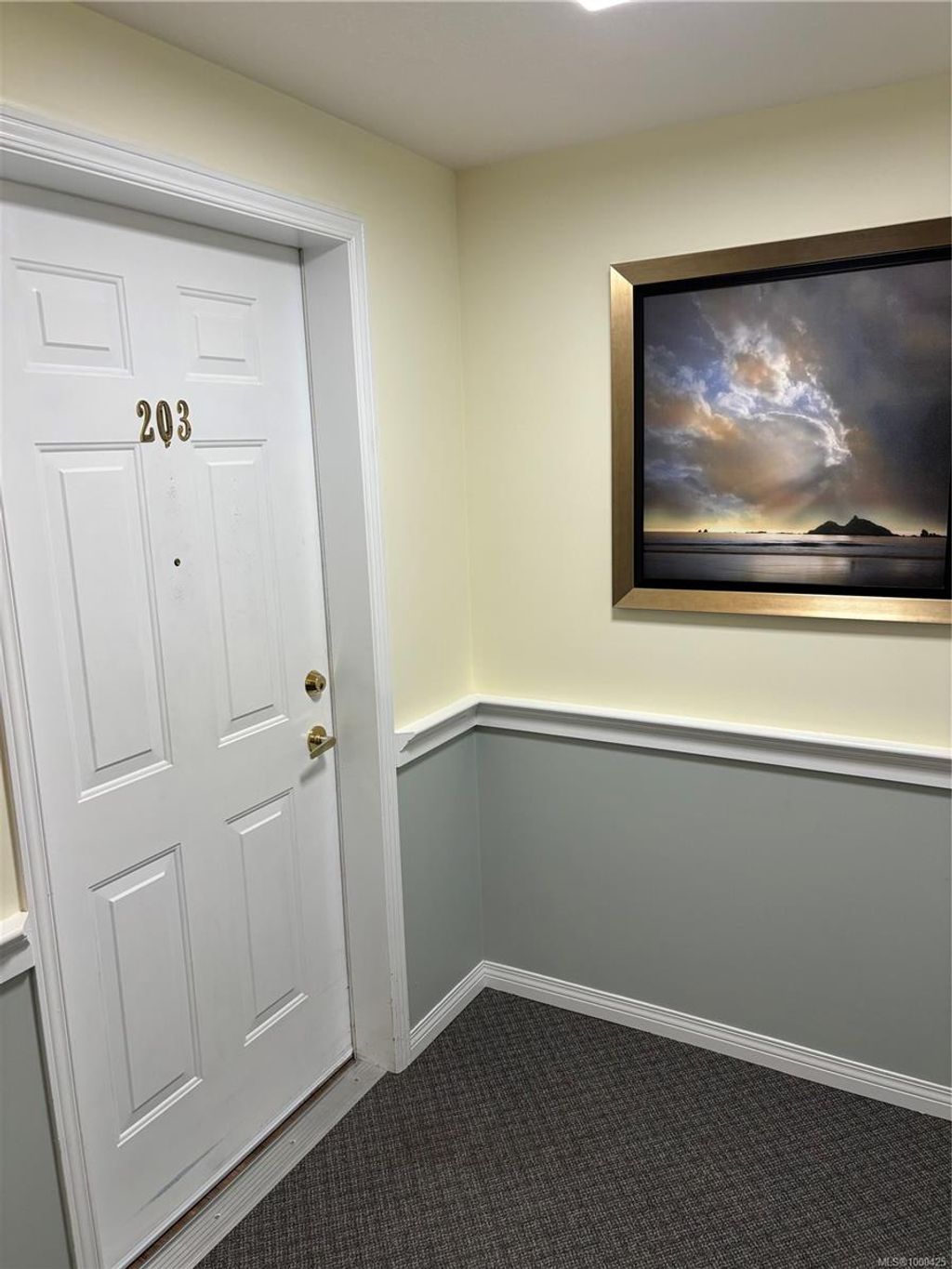 listing image 16044293217793220690
