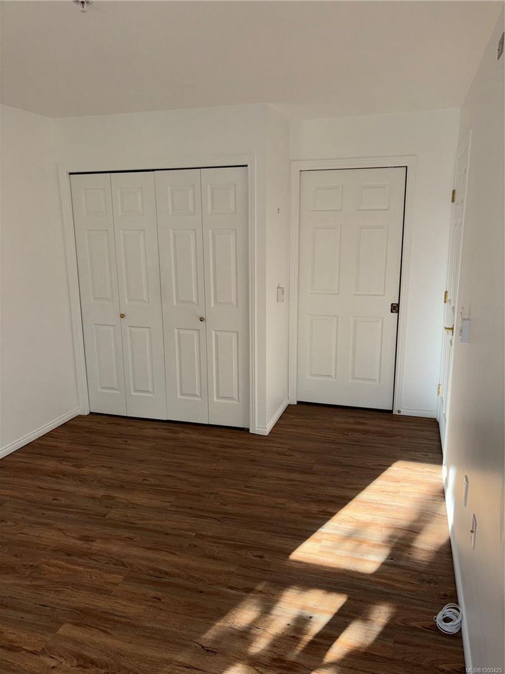 listing image 16047520861684285442