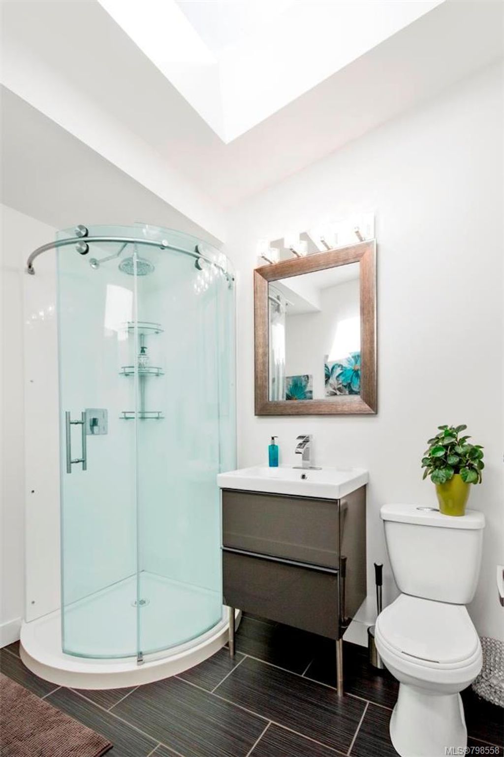 listing image 16048781461100530791