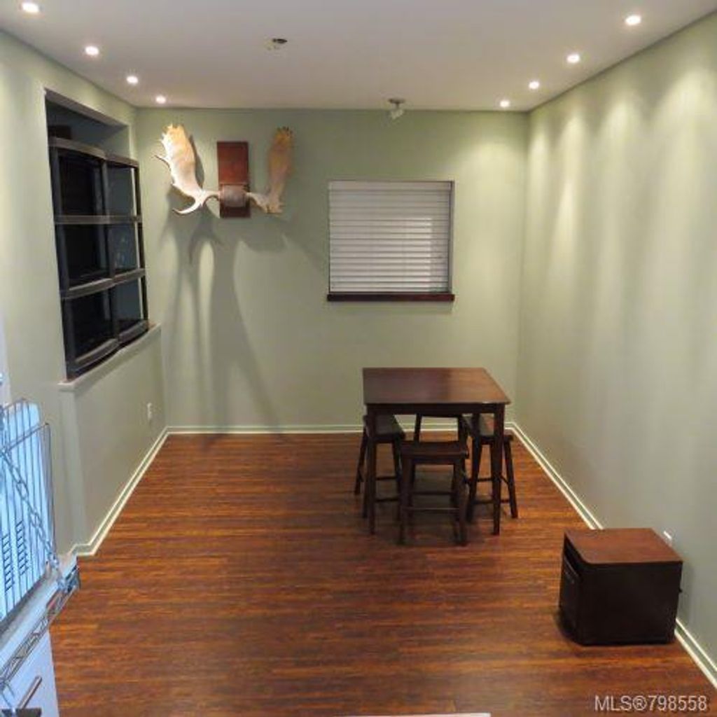 listing image 16045392271314246780