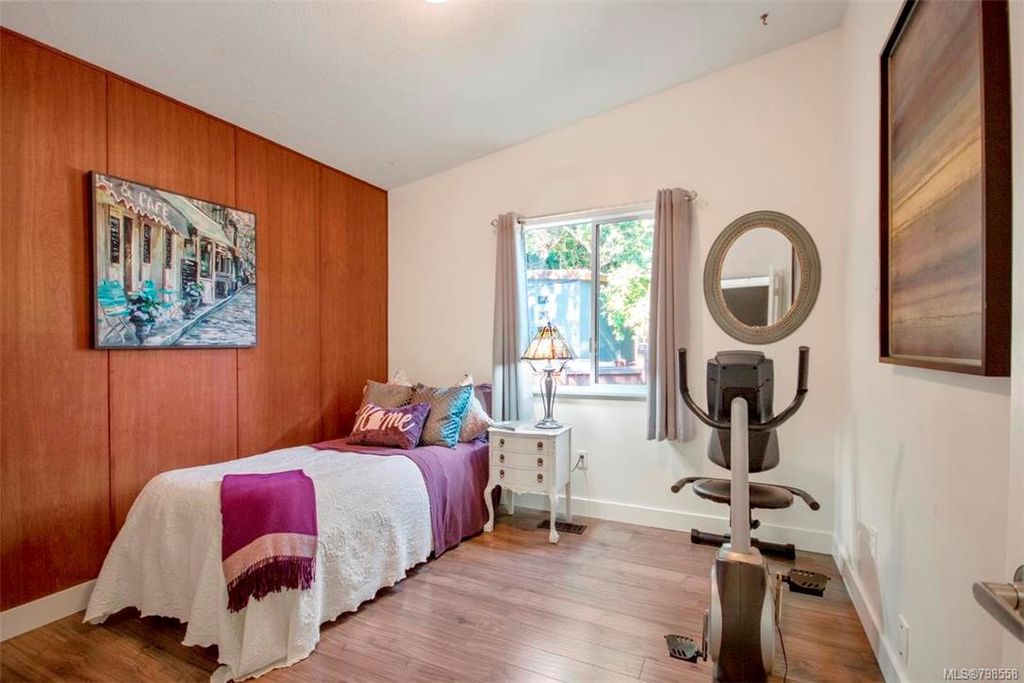 listing image 16048614857745439877