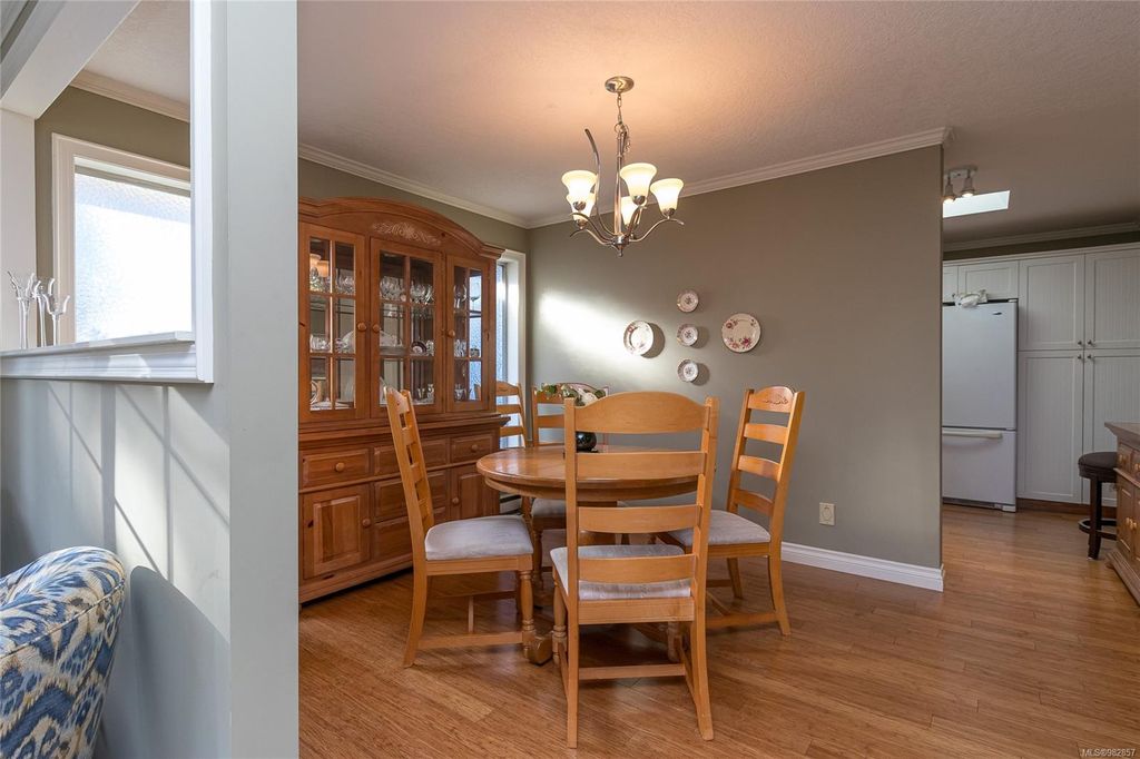 listing image 16040035172919914906