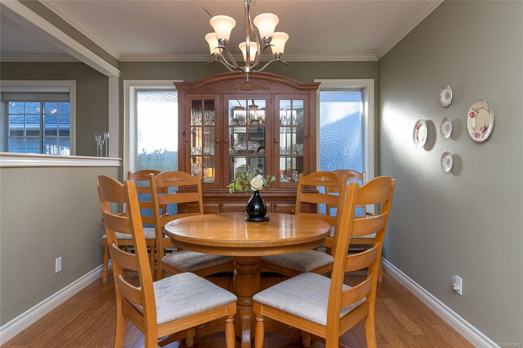 listing image 16046220588750145450