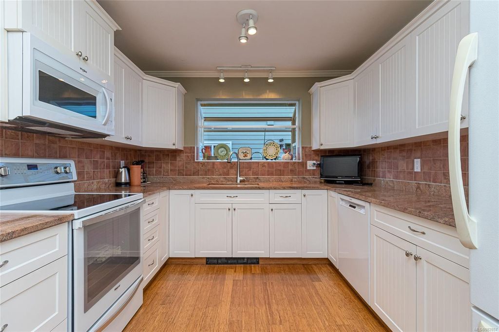 listing image 16048735510609950655