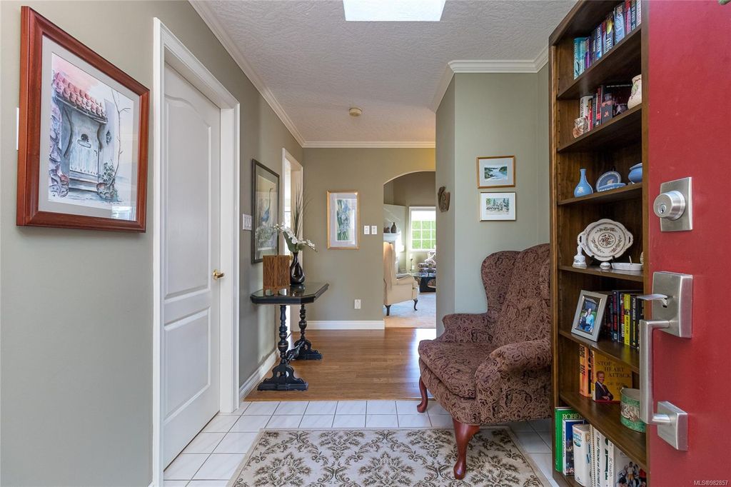 listing image 16042841658707463242