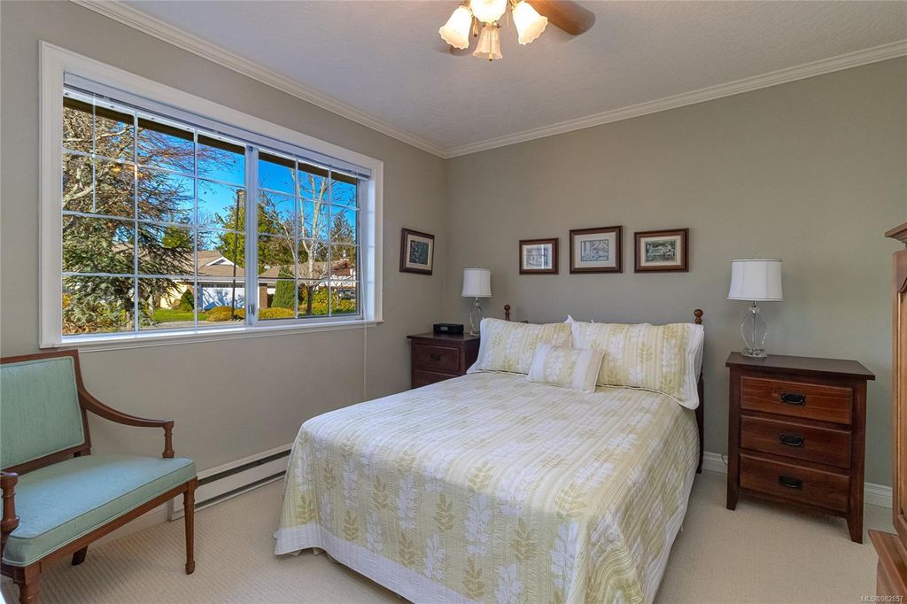 listing image 16045625674079045752