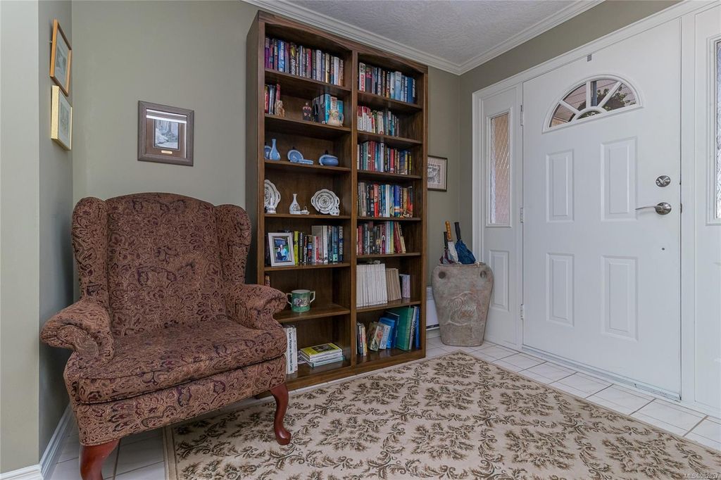 listing image 16044661089847475171