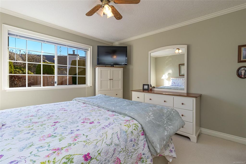 listing image 16045840766416672948