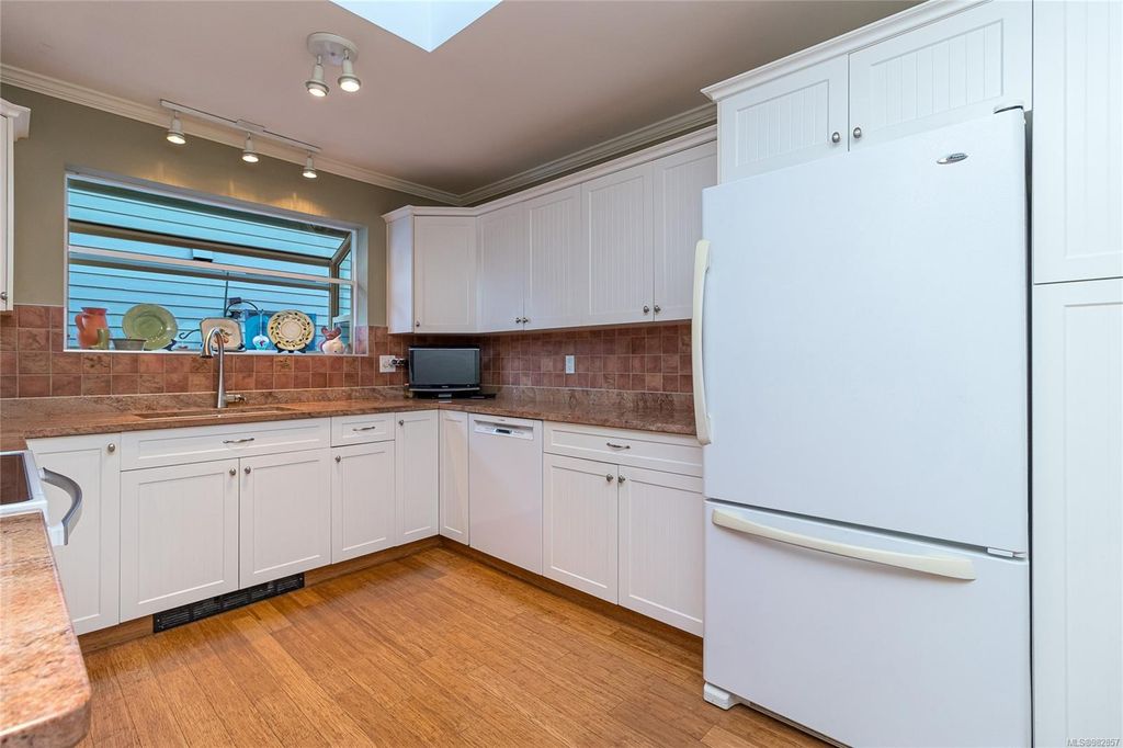 listing image 16043327416674511573