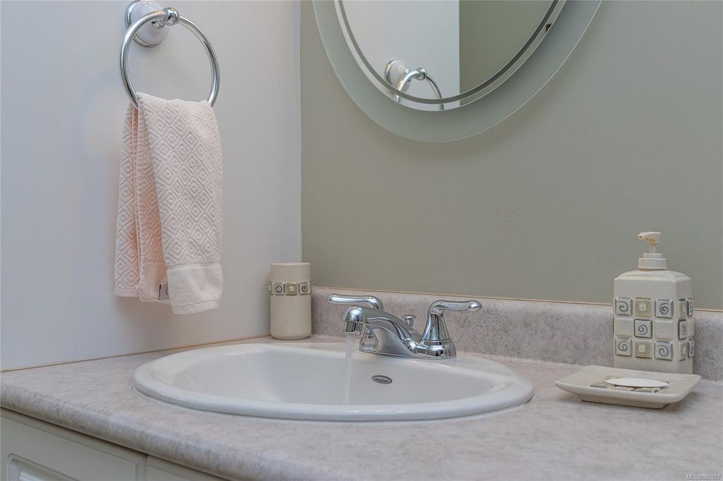 listing image 16047994229765730650