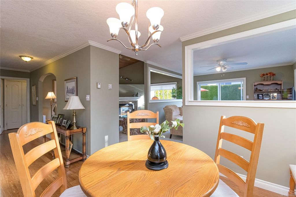 listing image 16043002780345536418