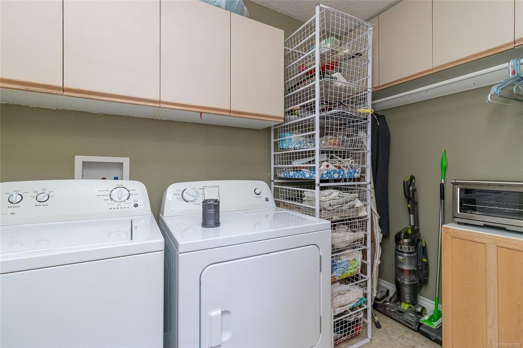 listing image 16046307310589364510