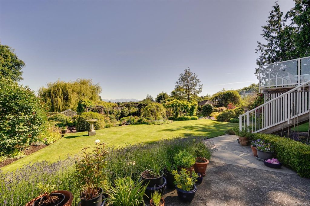 listing image 16048109975676374562