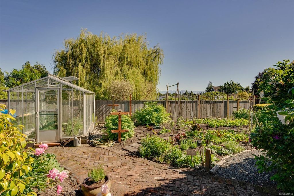 listing image 16043482867840294556