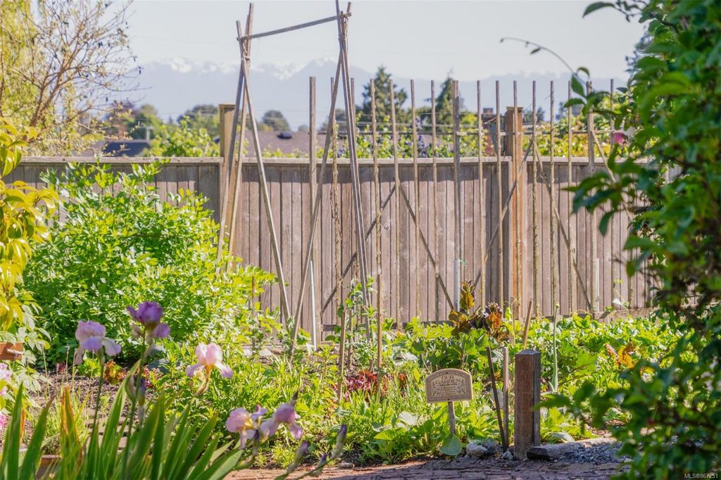 listing image 16045925247987337418