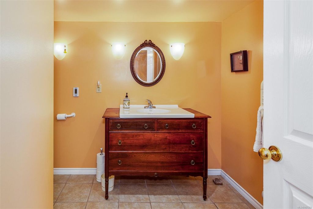 listing image 16043628059240802511