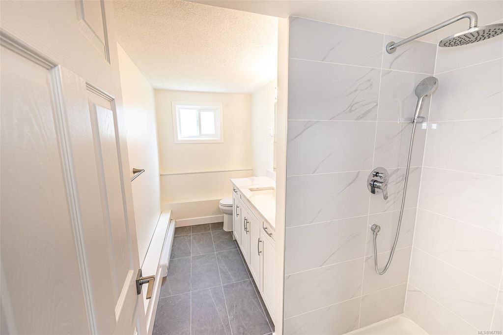 listing image 16048309848719865909
