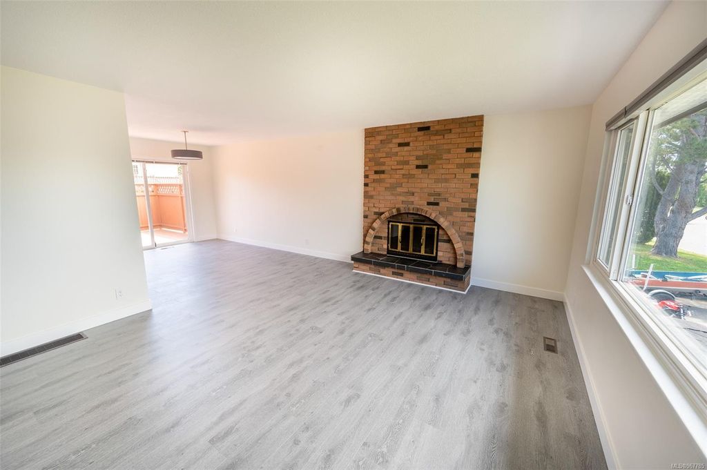 listing image 16045096552717484581