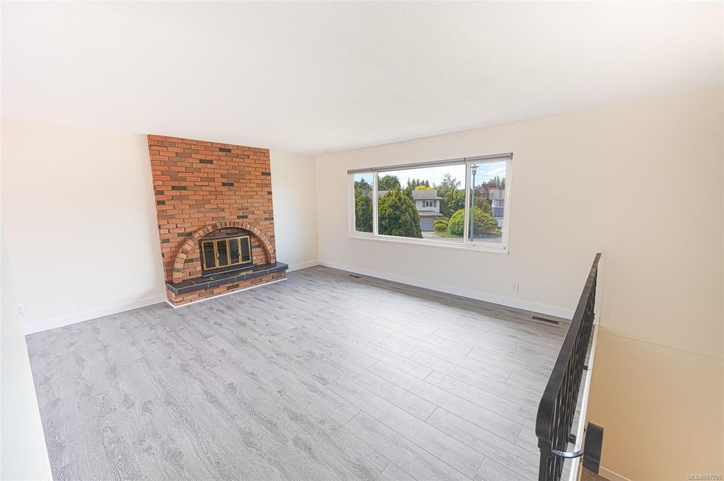 listing image 16049870886847326113