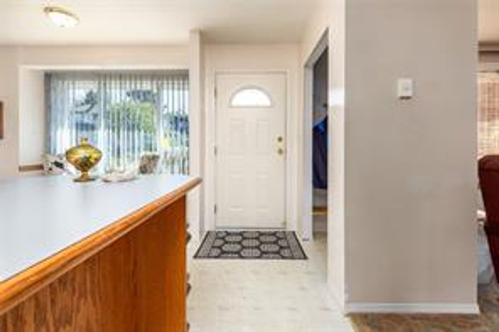 listing image 16044323945384824627