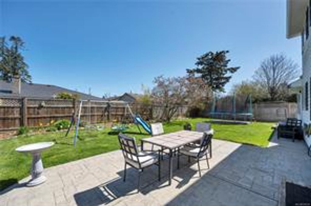 listing image 16042244463265437084