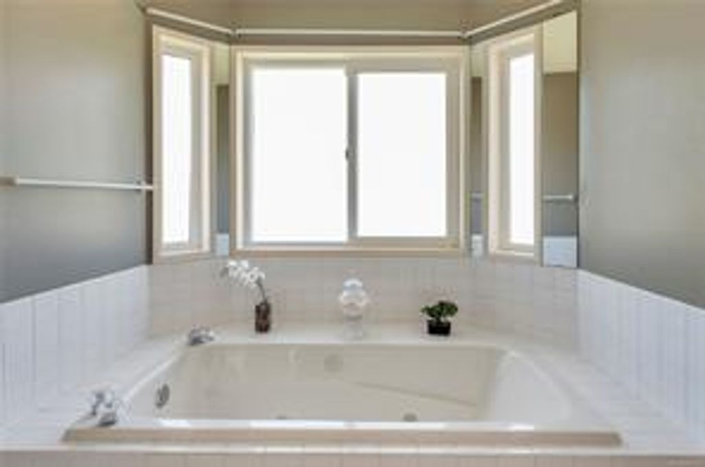 listing image 16045085928973390873