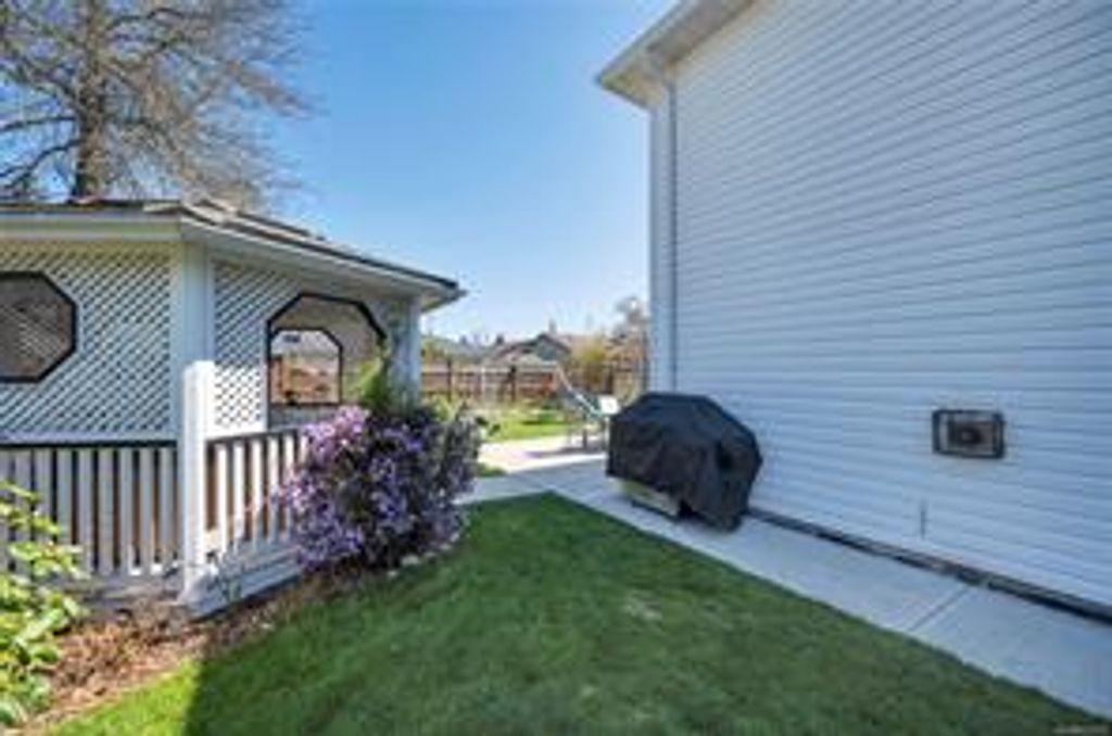 listing image 16043875542961193772