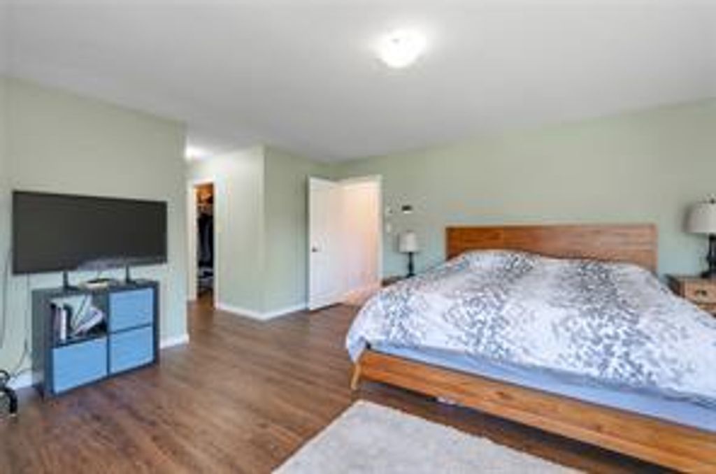 listing image 16046957926974317269