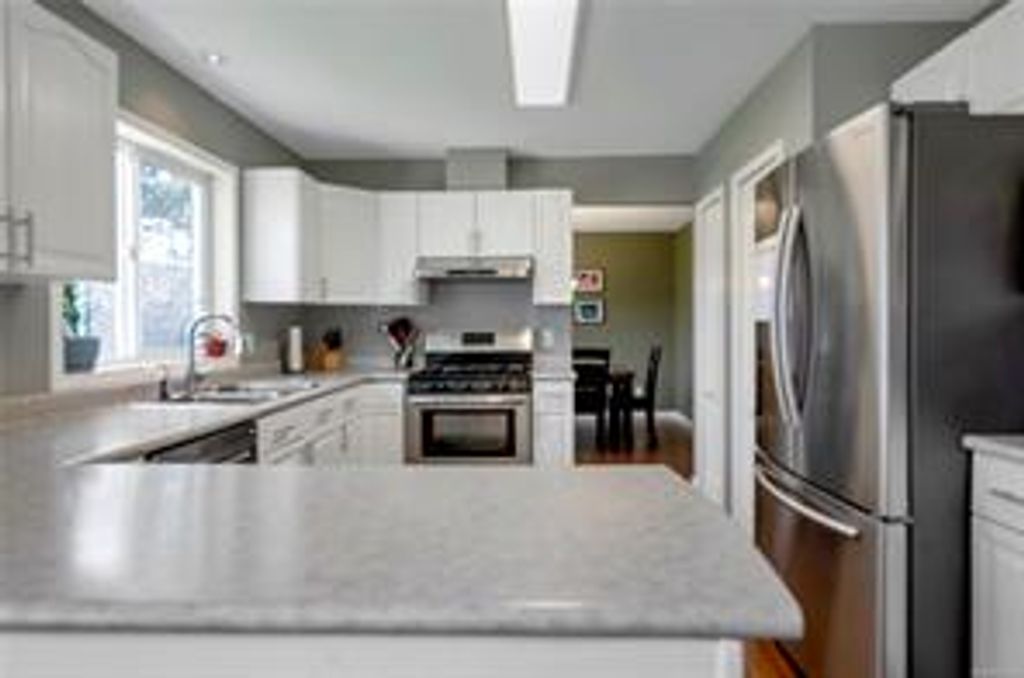 listing image 16048608340974635263