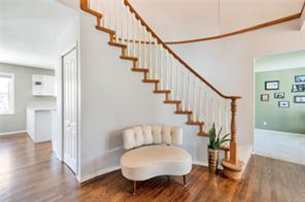 listing image 16040429365457561650
