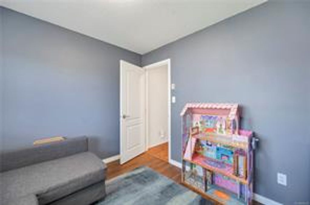 listing image 16041125207592504458