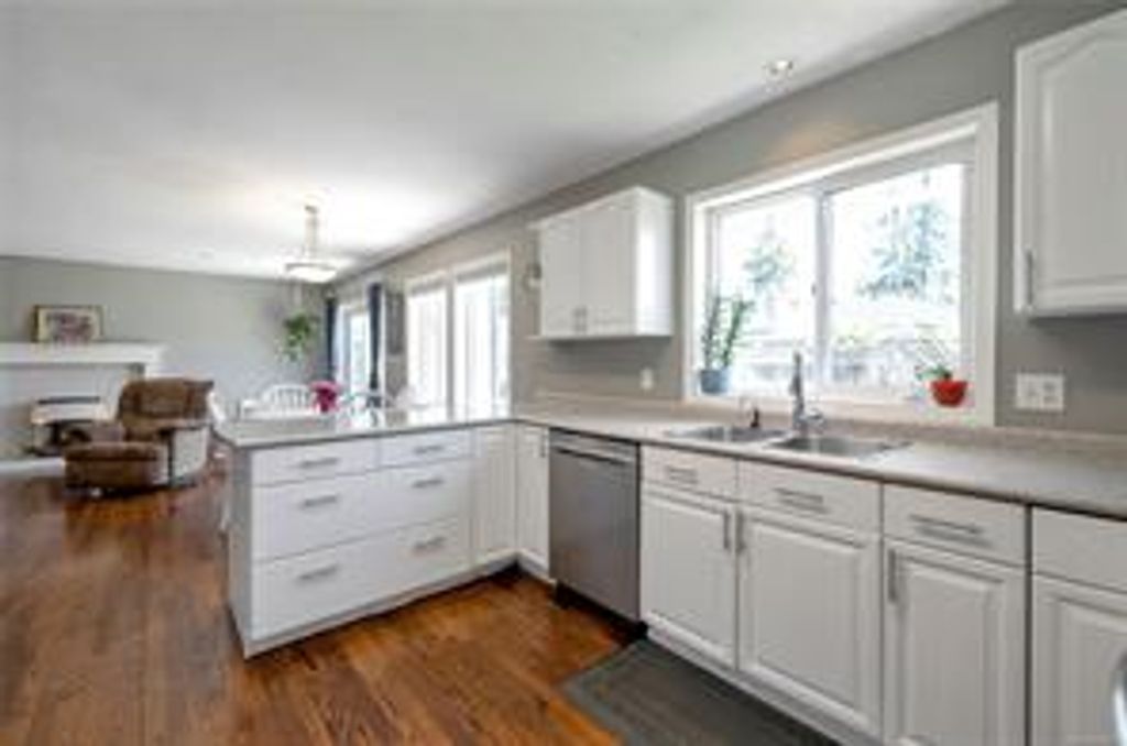 listing image 16048478097517491043