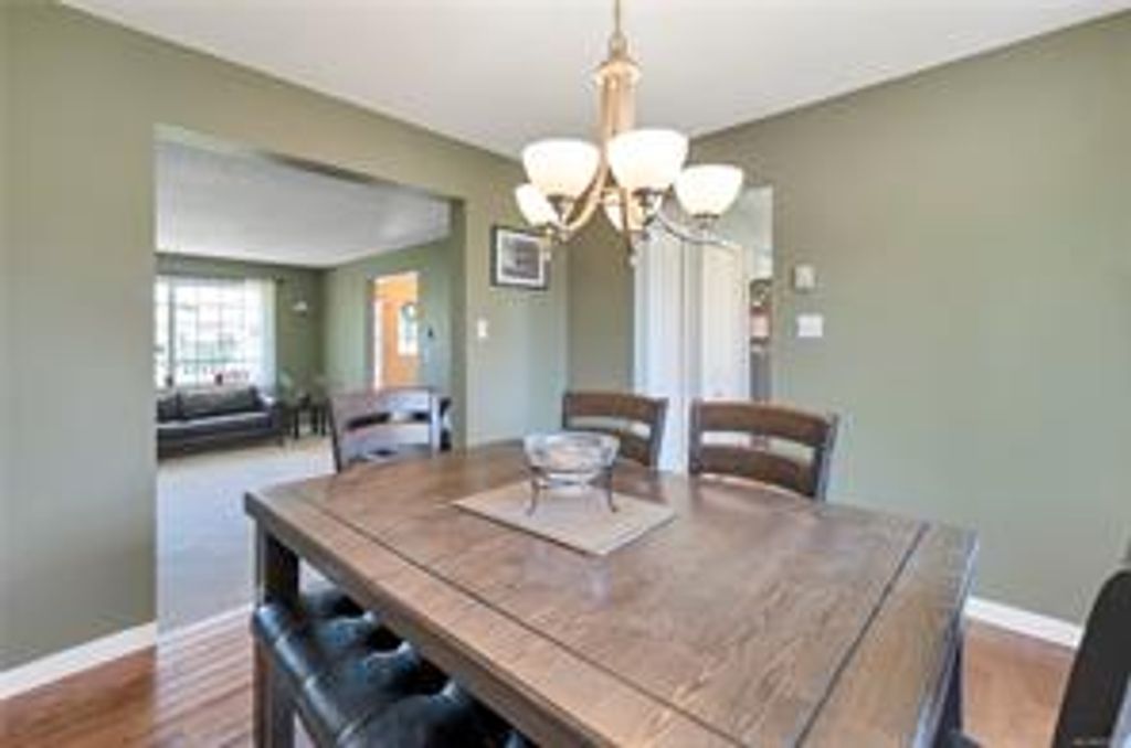 listing image 16041708974092922549
