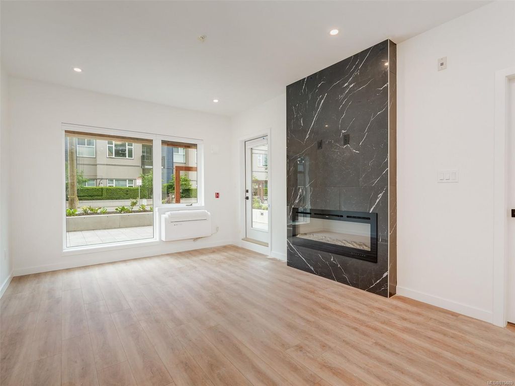 listing image 16049769642398735655