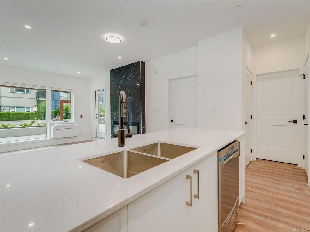 listing image 16047198664682341045