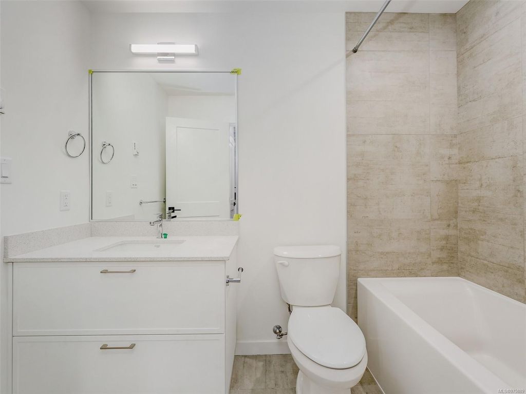 listing image 16046841816596850674