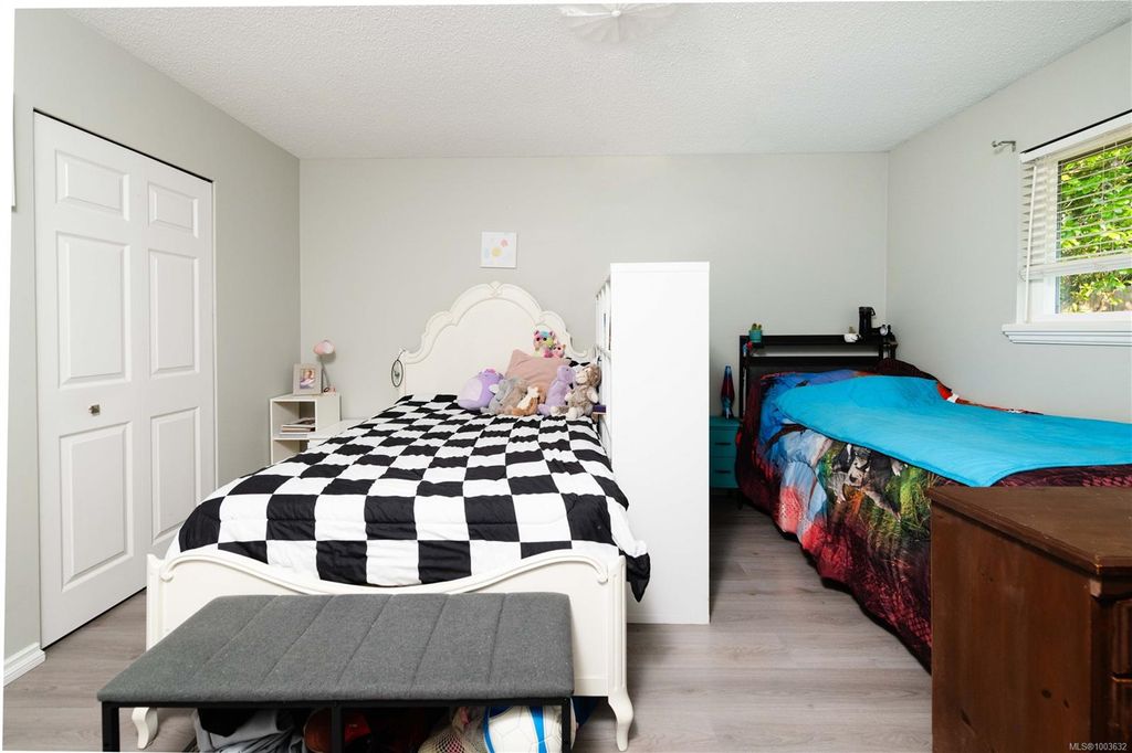 listing image 16044617427022084923