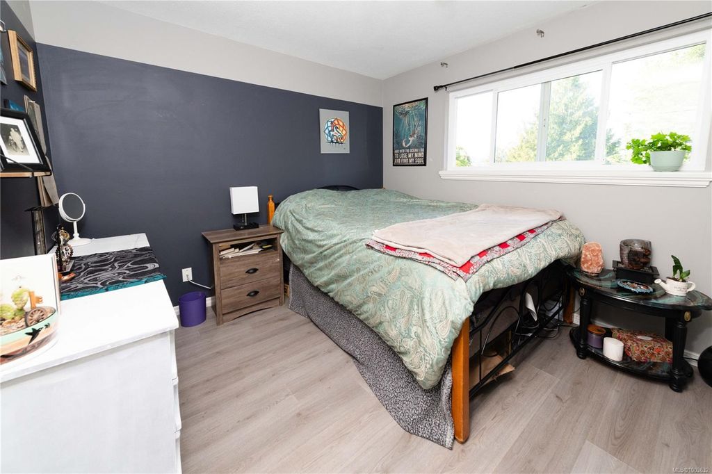 listing image 16043405826231224896